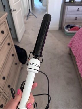 HOT TOOLS White and Black 1" Curling Iron